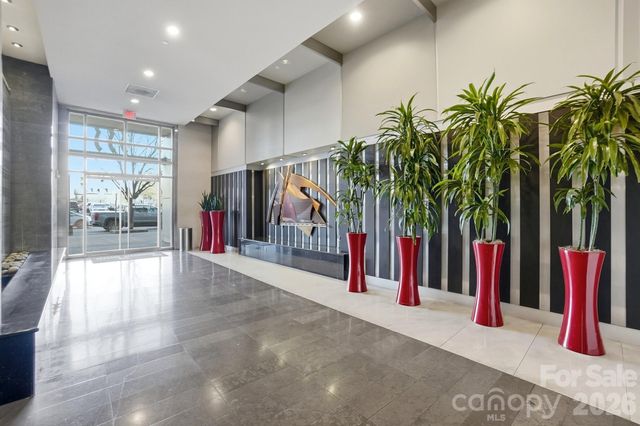 333 W Trade Street 2005, Charlotte, NC 28202