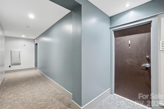 333 W Trade Street 2005, Charlotte, NC 28202