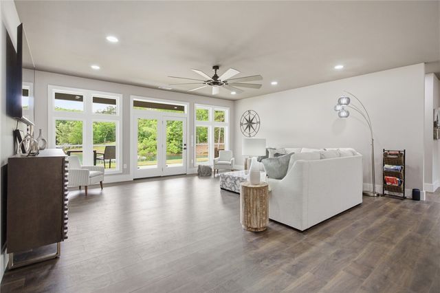 518 Magellan Drive, West Union, SC 29696