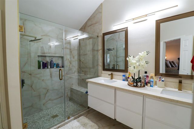 34 Crestview Trail, Houston, TX 77082