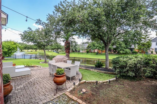 34 Crestview Trail, Houston, TX 77082