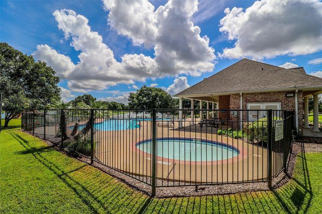 34 Crestview Trail, Houston, TX 77082