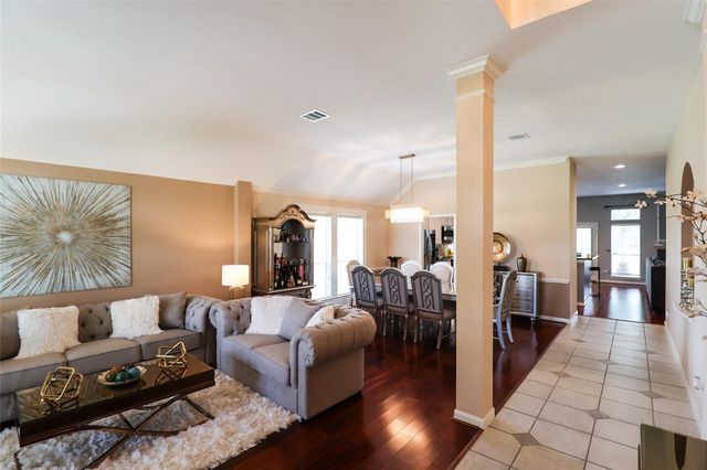 34 Crestview Trail, Houston, TX 77082