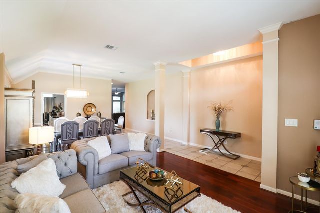 34 Crestview Trail, Houston, TX 77082