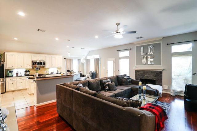 34 Crestview Trail, Houston, TX 77082