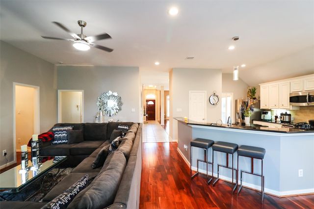 34 Crestview Trail, Houston, TX 77082