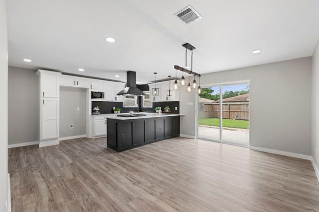 202 Harold Lane, Baytown, TX 77521