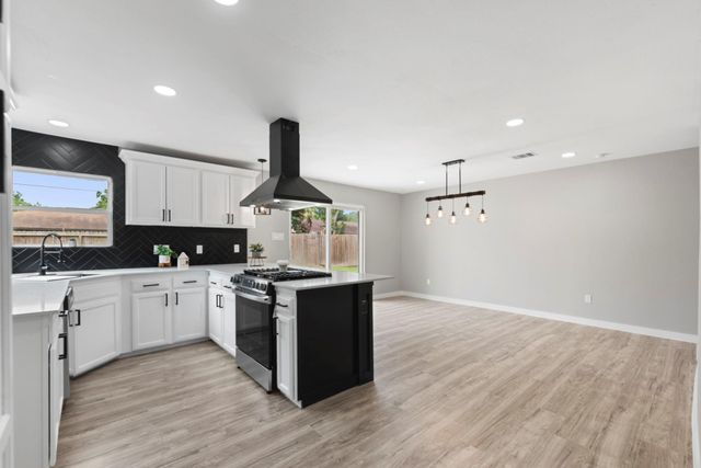 202 Harold Lane, Baytown, TX 77521