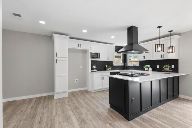 202 Harold Lane, Baytown, TX 77521