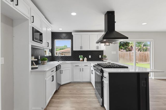 202 Harold Lane, Baytown, TX 77521