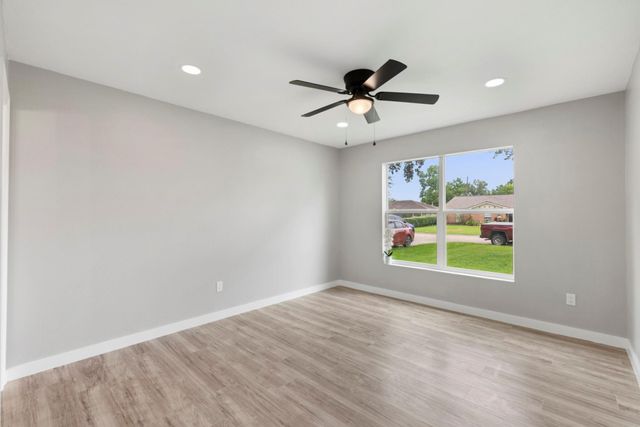 202 Harold Lane, Baytown, TX 77521