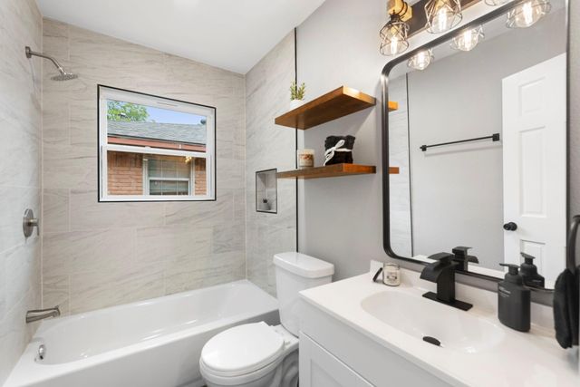 202 Harold Lane, Baytown, TX 77521