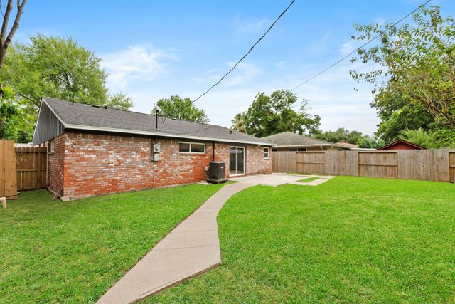 202 Harold Lane, Baytown, TX 77521