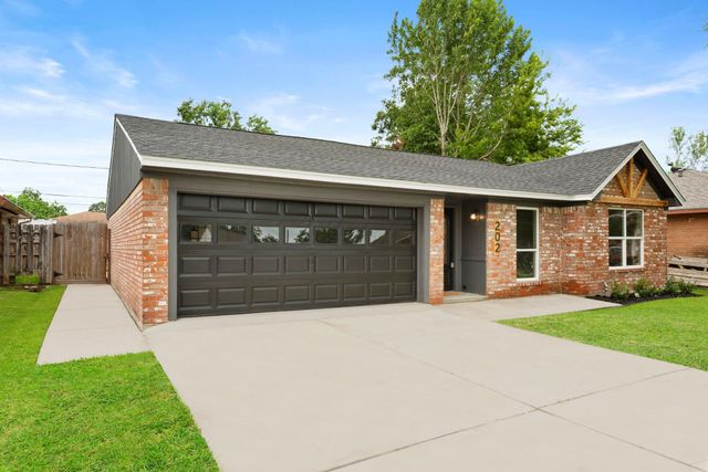 202 Harold Lane, Baytown, TX 77521