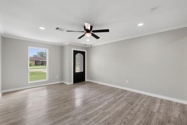 202 Harold Lane, Baytown, TX 77521