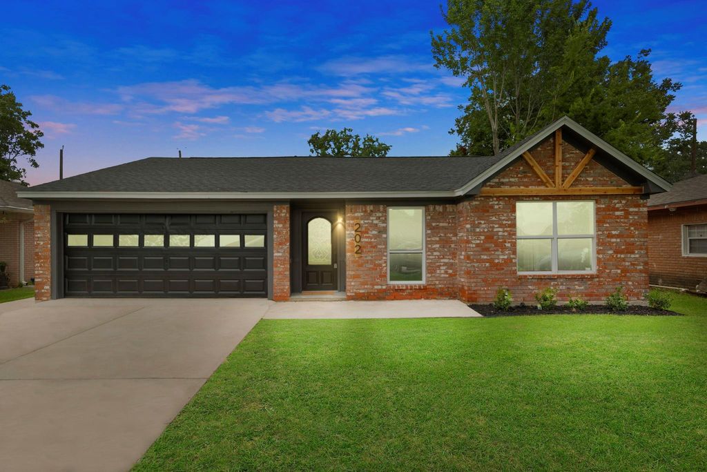 202 Harold Lane, Baytown, TX 77521