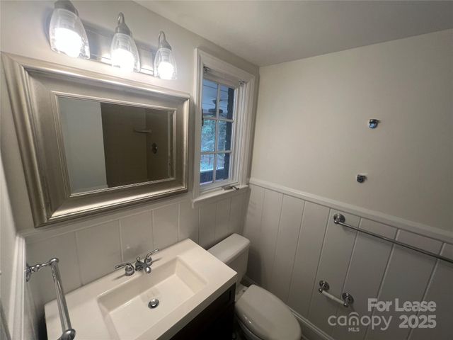 6611 Lancer Drive, Charlotte, NC 28226