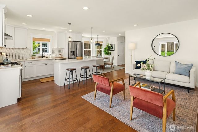 906 29th Avenue, Seattle, WA 98122