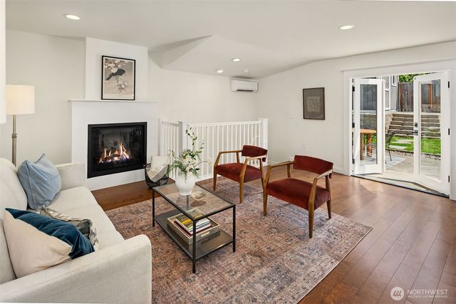 906 29th Avenue, Seattle, WA 98122