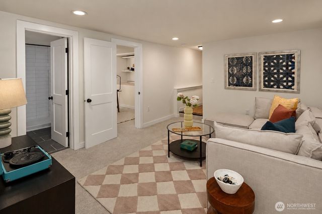 906 29th Avenue, Seattle, WA 98122