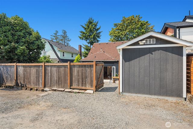 906 29th Avenue, Seattle, WA 98122
