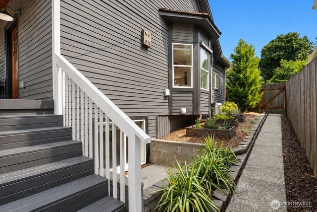 906 29th Avenue, Seattle, WA 98122