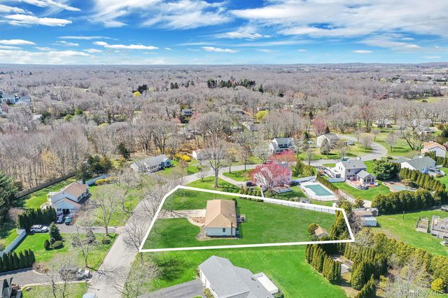 84 Crystal Drive, Aquebogue, NY 11931