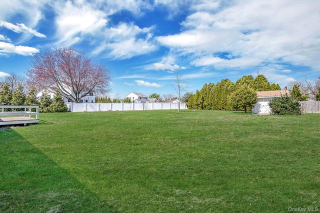 84 Crystal Drive, Aquebogue, NY 11931