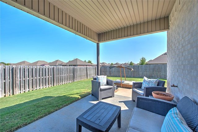 4590 W Croft Drive, Fayetteville, AR 72704