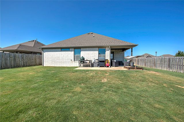 4590 W Croft Drive, Fayetteville, AR 72704