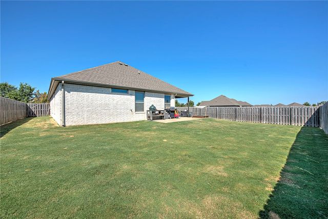 4590 W Croft Drive, Fayetteville, AR 72704