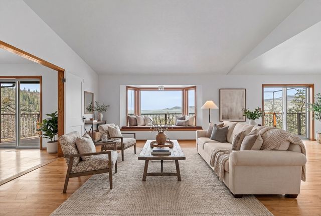 211 Glenview Drive, Ashland, OR 97520