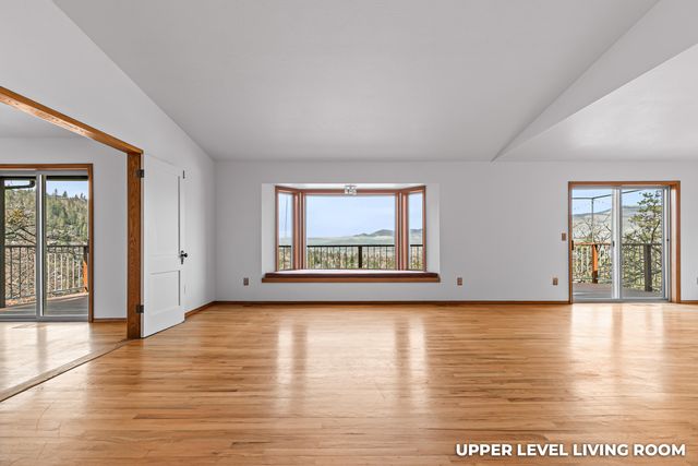 211 Glenview Drive, Ashland, OR 97520