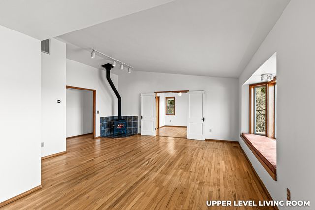 211 Glenview Drive, Ashland, OR 97520