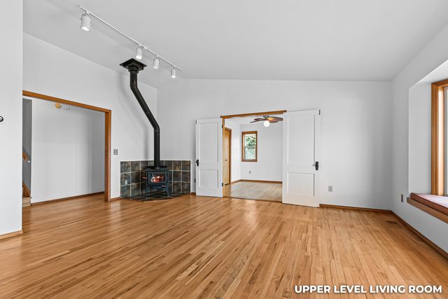 211 Glenview Drive, Ashland, OR 97520