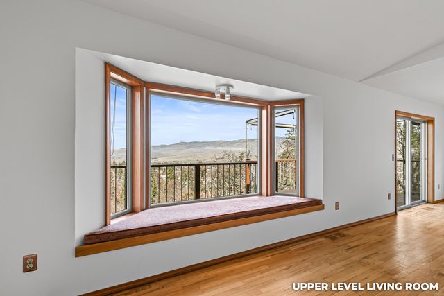 211 Glenview Drive, Ashland, OR 97520