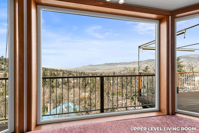 211 Glenview Drive, Ashland, OR 97520