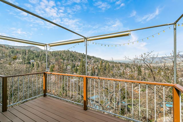 211 Glenview Drive, Ashland, OR 97520