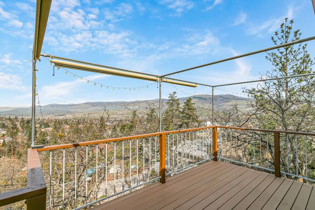 211 Glenview Drive, Ashland, OR 97520