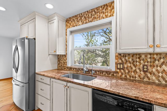 211 Glenview Drive, Ashland, OR 97520