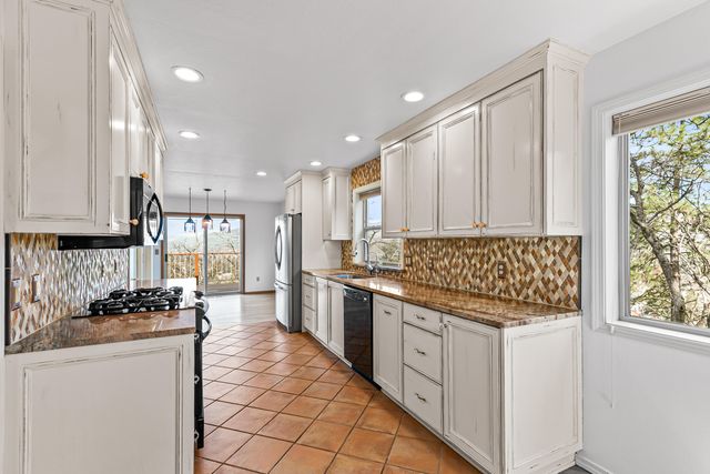 211 Glenview Drive, Ashland, OR 97520