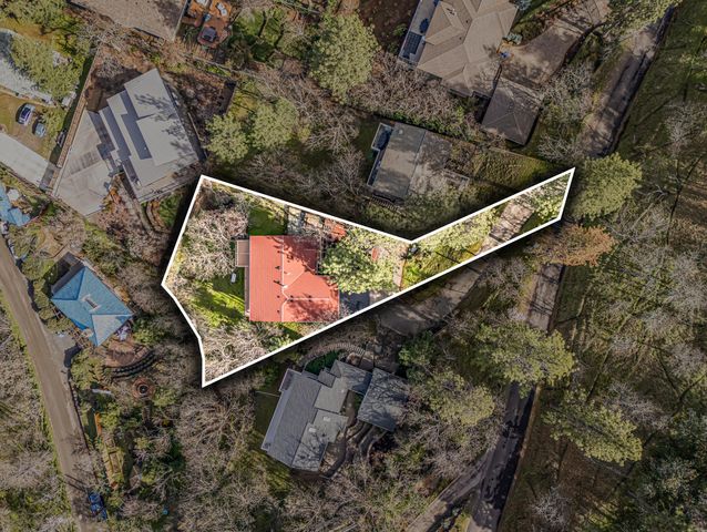 211 Glenview Drive, Ashland, OR 97520