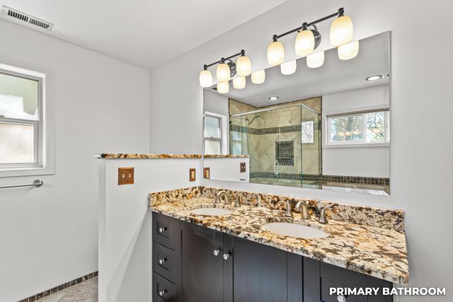 211 Glenview Drive, Ashland, OR 97520