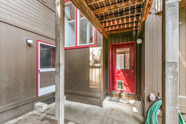 211 Glenview Drive, Ashland, OR 97520