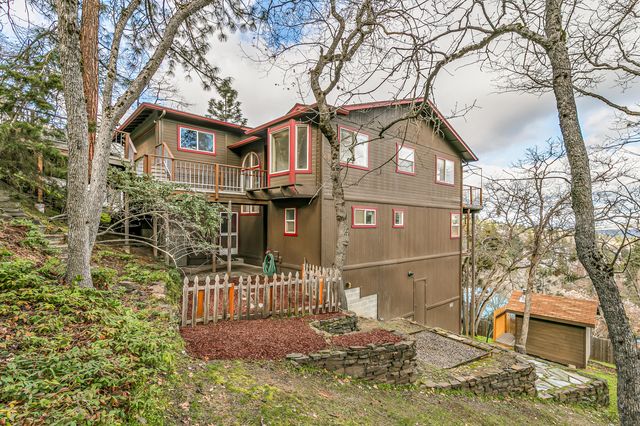 211 Glenview Drive, Ashland, OR 97520