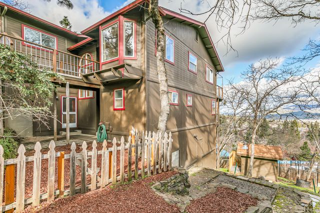 211 Glenview Drive, Ashland, OR 97520