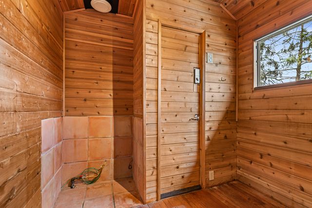 211 Glenview Drive, Ashland, OR 97520