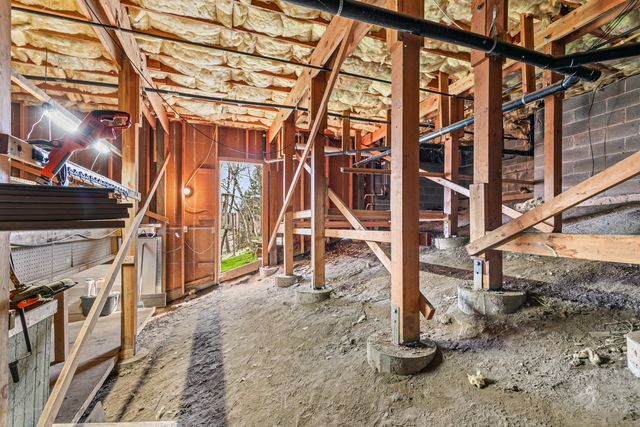 211 Glenview Drive, Ashland, OR 97520