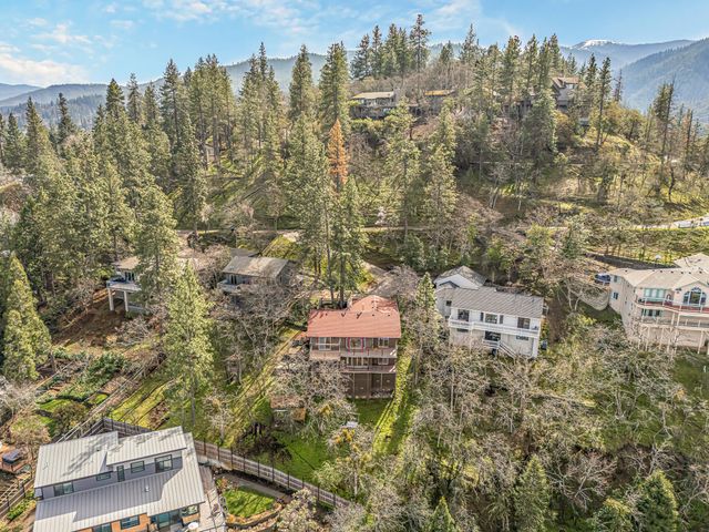 211 Glenview Drive, Ashland, OR 97520