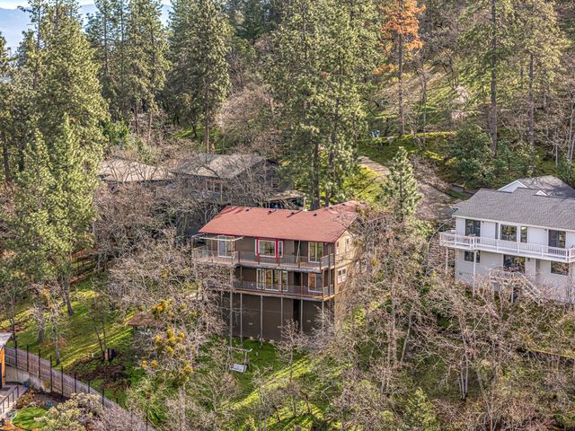 211 Glenview Drive, Ashland, OR 97520